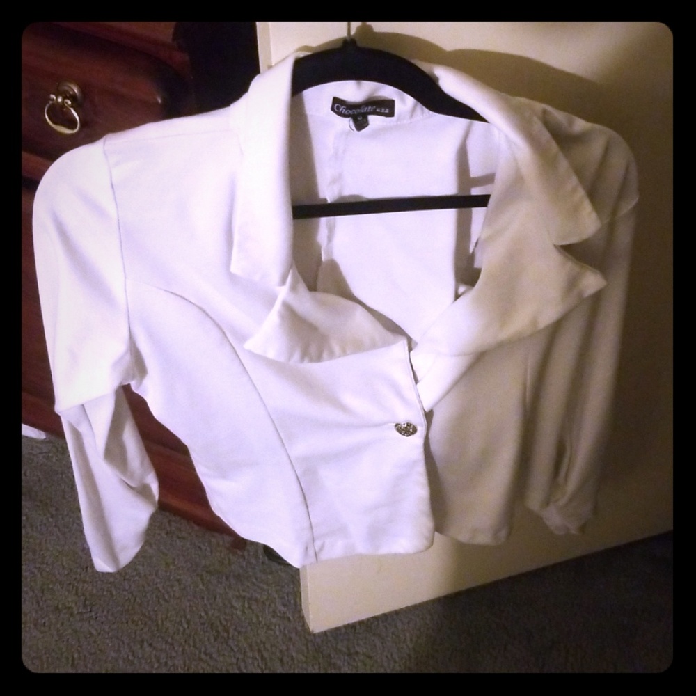 White long sleeved blazer